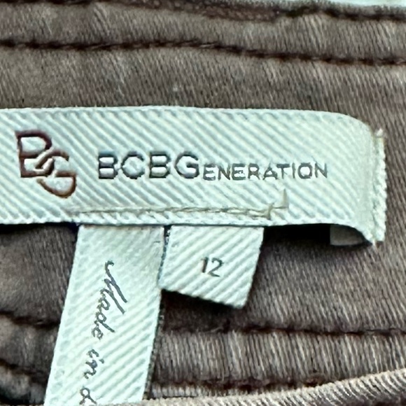 BCBGeneration Pocket Flap w/ Button RearPocket Design Stretchy Brown Jeans Faded - Picture 10 of 14